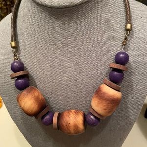 WOODEN VINTAGE NECKLACE